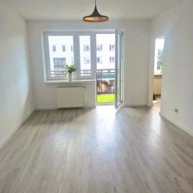 Mieszkanie 1 - pokojowe z balkonem z oddzielną kuchnią
