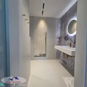 W PEŁNI WYPOSAŻONY I UMEBLOWANY PENTHOUSE W HISTORYCZNEJ WILLI NA ZBOCZU GÓRY PARKOWEJ!