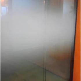 Wyklejanie szyb Warszawa- Oklejanie witryn, okien, przeszkleń- wymiana starej zniszczonej folii na nową Warszawa- demontaż starej folii Warszawa