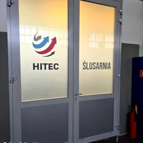 Folie Warszawa - Folie okienne Folkos- Usługa oklejania szyb folią -Folie do biur, sklepów, szkół, siłowni, magazynów, zakładów produkcii, przedszkoli