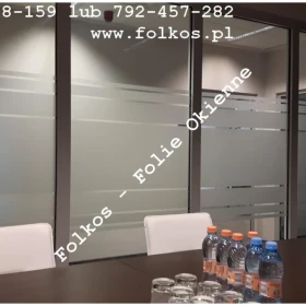 Folie matowe mrożone paski- Usługa oklejania szyb Warszawa -Folie matowe dekoracyjne pasy- Oklejanie Warszawa i okolice -wymiana starej folii na nową