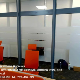 Folie matowe mleczne paski - białe matowe paski  do oklejania szyb Warszawa- Folie dekoracyjne paski Warszawa -Usługa oklejania szyb