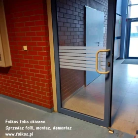 Folie matowe mleczne paski - białe matowe paski  do oklejania szyb Warszawa- Folie dekoracyjne paski Warszawa -Usługa oklejania szyb