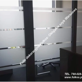 Folie matowe mleczne paski - białe matowe paski  do oklejania szyb Warszawa- Folie dekoracyjne paski Warszawa -Usługa oklejania szyb