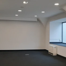 Krakowska-lokal z witrynami