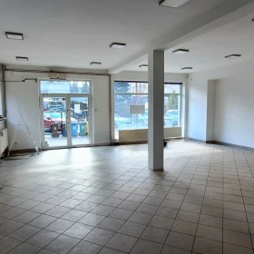 Kościuszki-lokal z witrynami i parkingiem