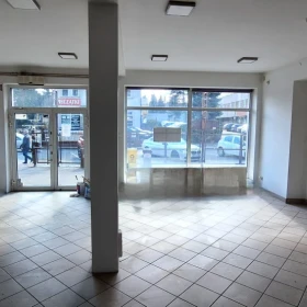 Kościuszki-lokal z witrynami i parkingiem