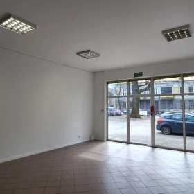 Narutowicza- pawilon 275m2 z dużym parkingiem