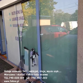 Usługa usuwania folii z szyb, okien ,witryn Warszawa - Zrywanie folii naklejek, usuwanie kleju, mycie szyb Warszawa - USŁUGA 