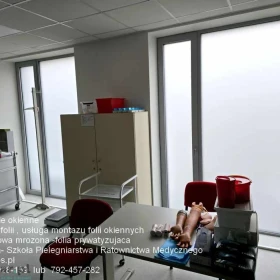 Czym zasłonić okno w łazience? Czym zasłonić szklany balkon? -Folie matowe na okna łazienkowe Warszawa - Usługa oklejania 