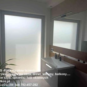 Czym zasłonić okno w łazience? Czym zasłonić szklany balkon? -Folie matowe na okna łazienkowe Warszawa - Usługa oklejania 