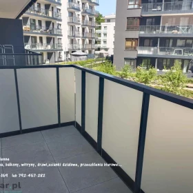 Czym zasłonić okno w łazience? Czym zasłonić szklany balkon? -Folie matowe na okna łazienkowe Warszawa - Usługa oklejania 