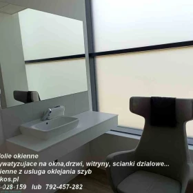 Czym zasłonić okno w łazience? Czym zasłonić szklany balkon? -Folie matowe na okna łazienkowe Warszawa - Usługa oklejania 