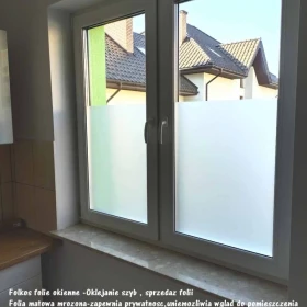 Oklejamy balkony Warszawa - Folie na szklane balustrady balkonowe - Usługa oklejania szyb balkonowych Warszawa-Folkos folie na balkon