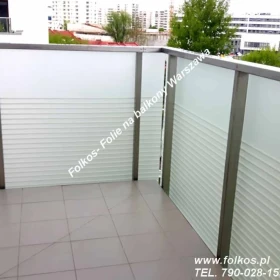 Oklejamy balkony Warszawa - Folie na szklane balustrady balkonowe - Usługa oklejania szyb balkonowych Warszawa-Folkos folie na balkon