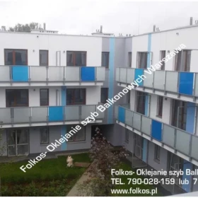 Oklejamy balkony Warszawa - Folie na szklane balustrady balkonowe - Usługa oklejania szyb balkonowych Warszawa-Folkos folie na balkon