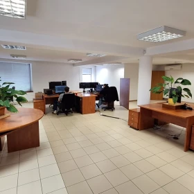 Strusińska-pow. biurowa 130-260m2, parking