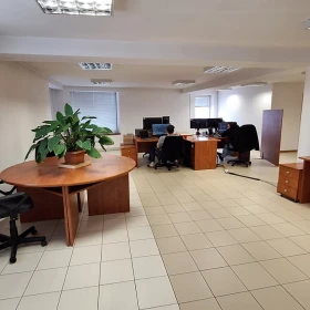 Strusińska-pow. biurowa 130-260m2, parking