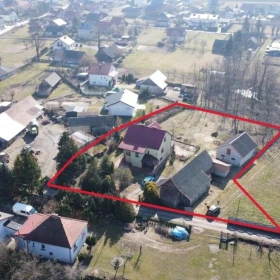 Dom z duszą na uboczu – cisza i przestrzeń