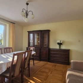 Dom z duszą na uboczu – cisza i przestrzeń