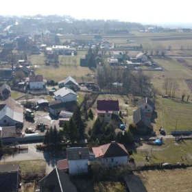 Dom z duszą na uboczu – cisza i przestrzeń