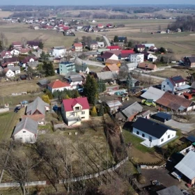 Dom z duszą na uboczu – cisza i przestrzeń