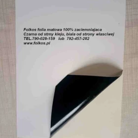 Folia 100% zaciemniająca - Folia nie przepuszczająca światła -Folia matowa dwukolorowa ( czarna od strony kleju, biała od strony właściwej ) Folkos
