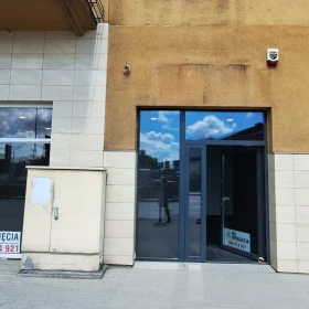 Krakowska-lokal 87m2, witryny, parking