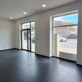 Krakowska-lokal 87m2, witryny, parking