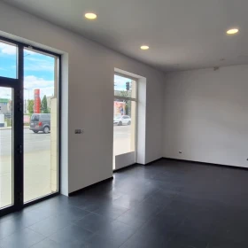 Krakowska-lokal 87m2, witryny, parking