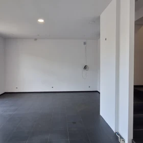 Krakowska-lokal 87m2, witryny, parking