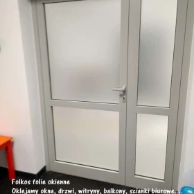 Folie matowe prywatyzujące na okna łazienkowe, drzwi, witryny, balkony...Usługa oklejania szyb Folkos folei Warszawa