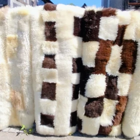 Patchwork z naturalnych skór owczych