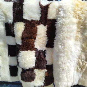 Patchwork z naturalnych skór owczych