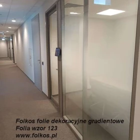 Folie do przychodni zdrowia, gabinetów lekarskich, zabiegowych, szpitali, biur, magazynów, sklepów, siłowni, szkół, zakładów produkcji, obiektó public